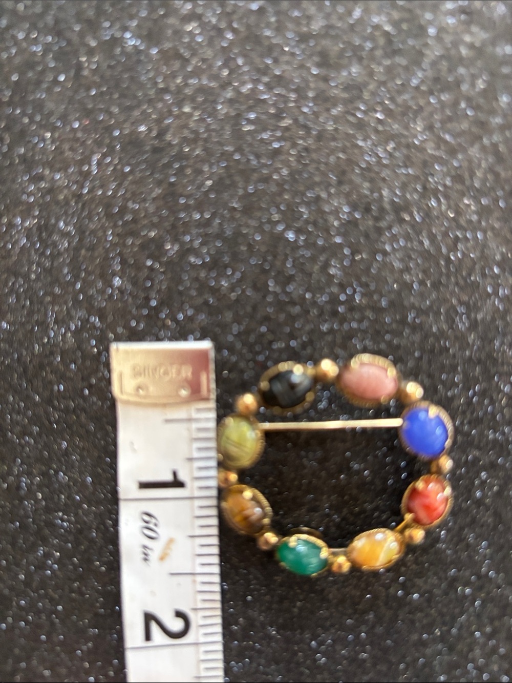 VINTAGE CIRCULAR SEMI-PRECIOUS AND GOLD FILLED SCARAB BROOCH - Picture 5 of 5